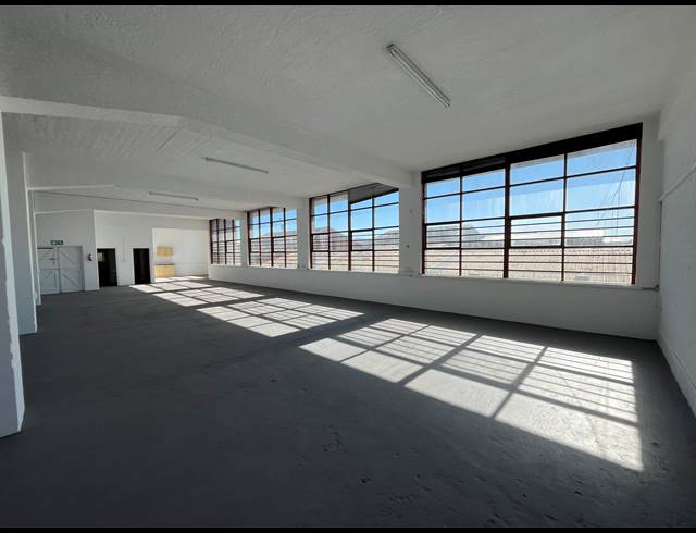 525M² WAREHOUSE TO LET IN PAARDEN EILAND
